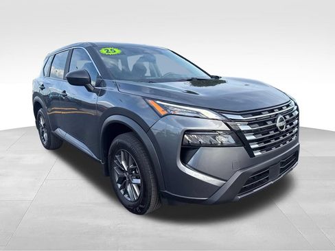 Used 2025 Nissan Rogue S FWD image 8
