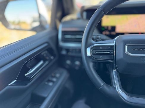 Used 2025 GMC Yukon XL Denali image 7