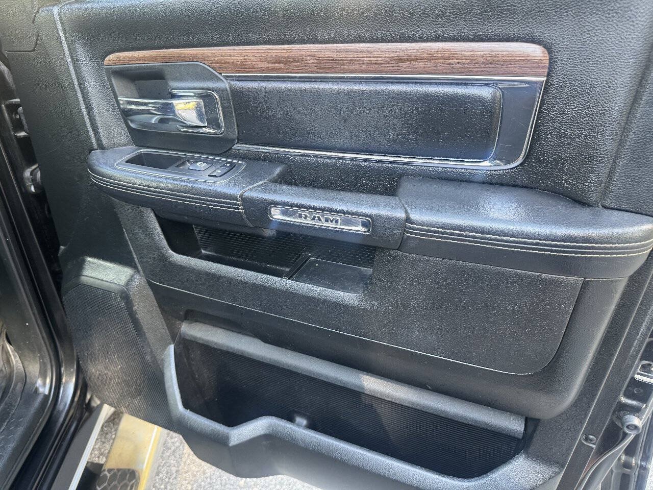 Used 2017 RAM 1500 Laramie w/ Convenience Group AWD/4WD image 23