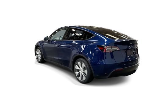 Certified 2023 Tesla Model Y Long Range AWD/4WD image 4