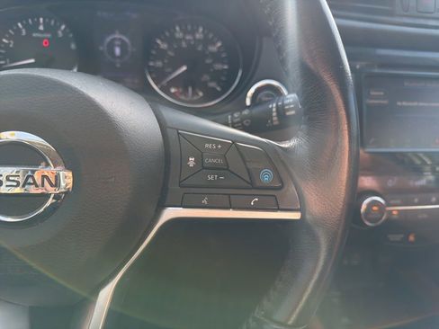 Used 2018 Nissan Rogue SL w/ Premium Package image 15