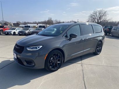 Used 2025 Chrysler Pacifica Limited