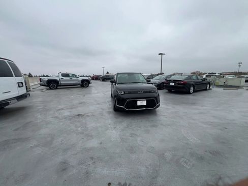 Used 2025 Kia Soul LX w/ LX Technology Package image 15