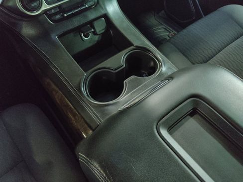 Used 2016 Chevrolet Suburban LS RWD image 26