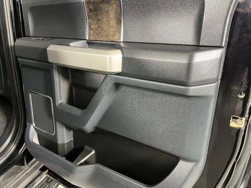 Used 2022 Ford F250 Lariat w/ Chrome Package image 31