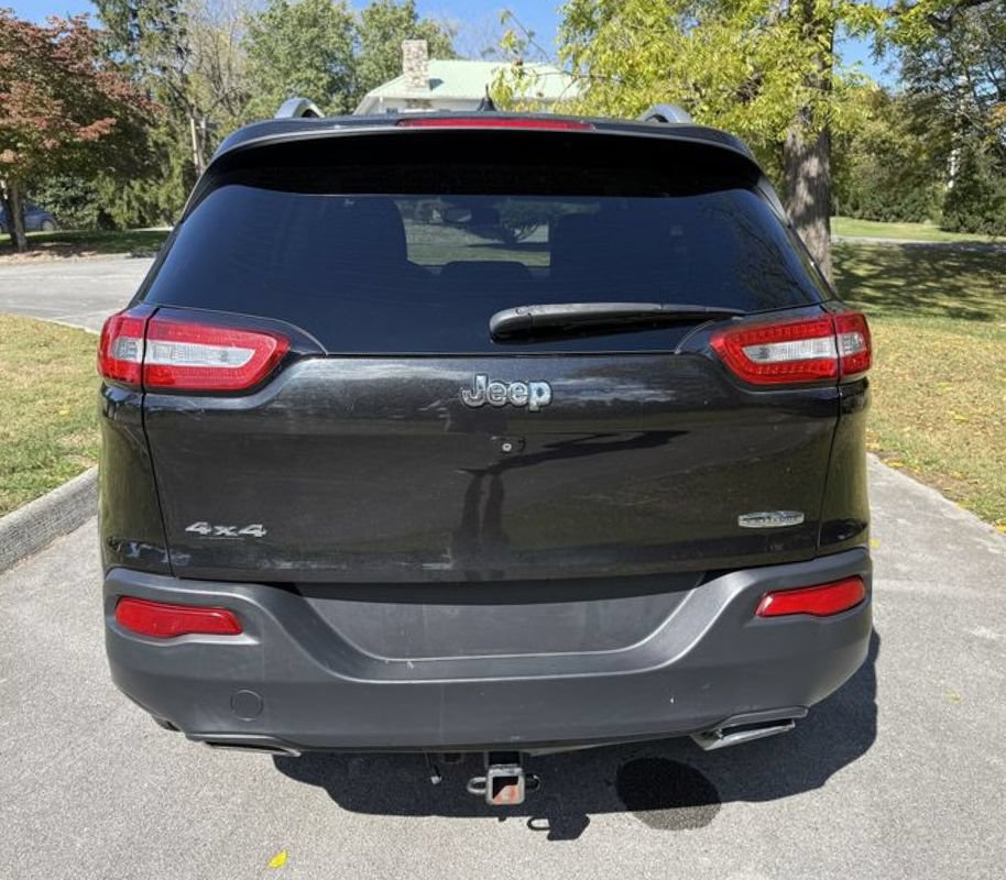 Used 2015 Jeep Cherokee Latitude w/ Cold Weather Group AWD/4WD image 8