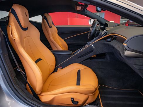 Certified 2022 Ferrari Roma image 18