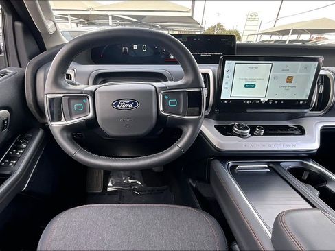 Used 2025 Ford Expedition Max Active AWD/4WD image 7