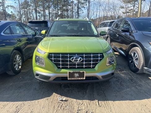 Used 2023 Hyundai Venue SEL image 3