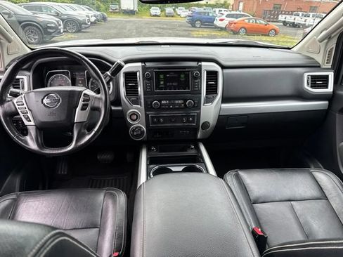 Used 2019 Nissan Titan PRO-4X w/ Pro-4x Convenience Package AWD/4WD image 11
