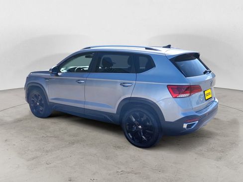 Used 2022 Volkswagen Taos SE image 3