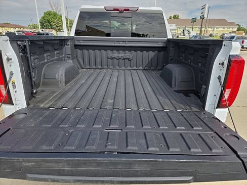 Used 2021 GMC Sierra 1500 AT4 w/ AT4 Premium Package AWD/4WD image 13