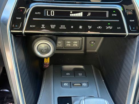 Used 2024 Toyota Venza Nightshade image 28