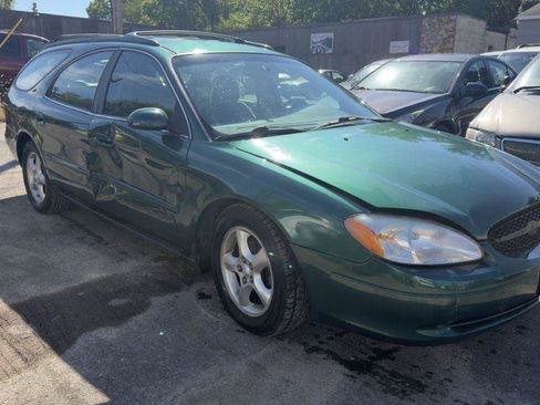 Used 2002 Ford Taurus SE FWD image 2