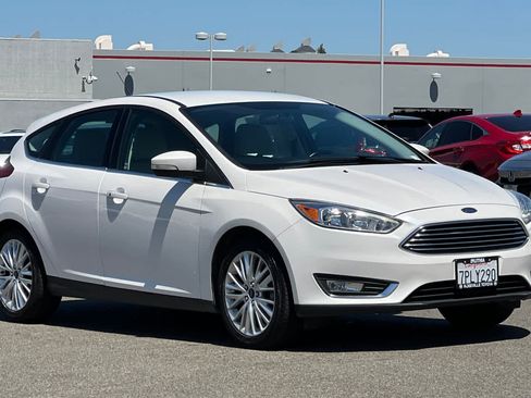 Used 2016 Ford Focus Titanium FWD image 5