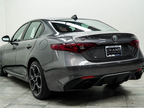 Used 2023 Alfa Romeo Giulia Veloce image 11