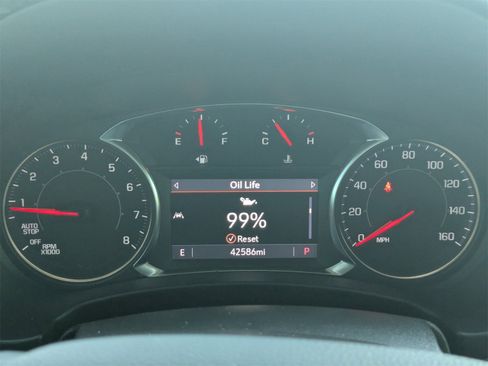 Used 2023 GMC Terrain SLT image 2