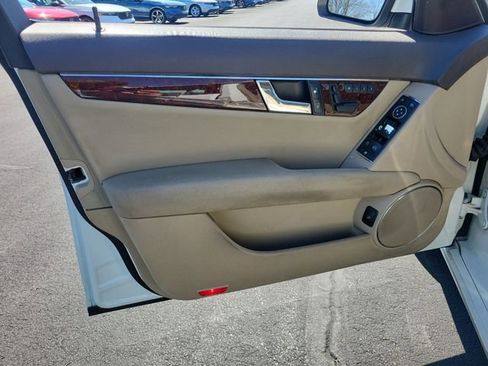 Used 2009 Mercedes-Benz C 300 Sedan image 38