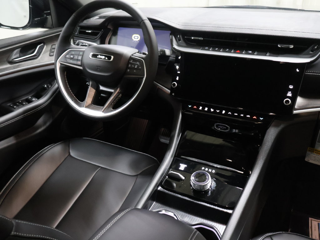 New 2027 Jeep Grand Cherokee Limited AWD/4WD image 19