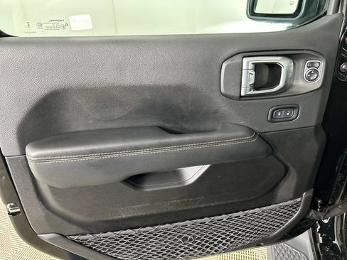Used 2023 Jeep Gladiator Overland AWD/4WD image 12