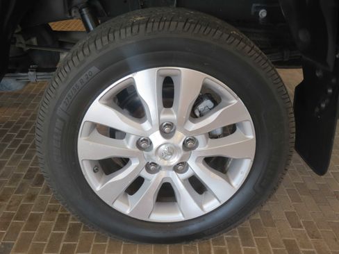 Used 2019 Toyota Tundra SR5 AWD/4WD image 9