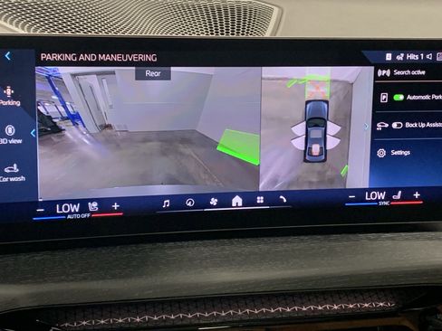Certified 2025 BMW 330i Sedan w/ Convenience Package RWD image 21