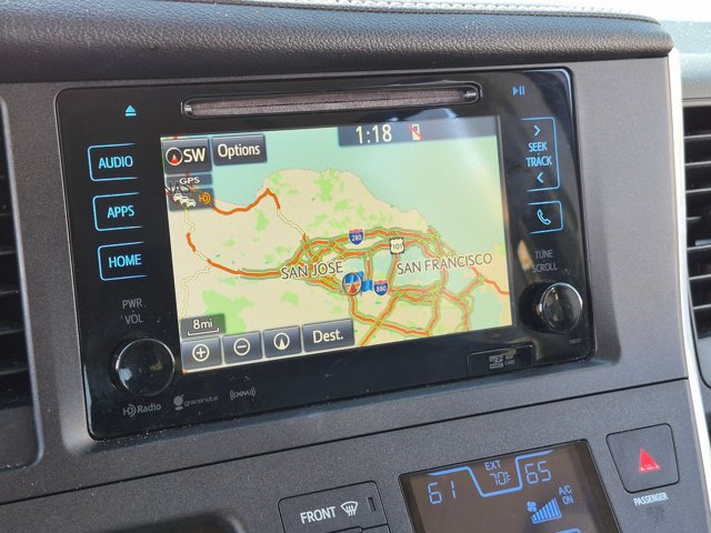 Used 2017 Toyota Sienna SE FWD image 13