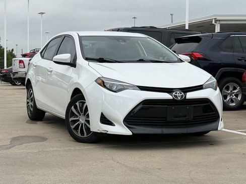 Used 2017 Toyota Corolla LE FWD image 2