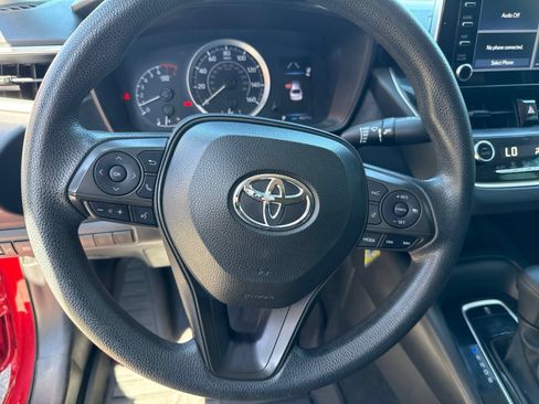 Used 2020 Toyota Corolla LE FWD image 12