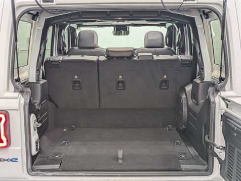 Used 2023 Jeep Wrangler Unlimited Sahara image 11