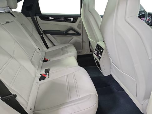 Certified 2023 Porsche Cayenne Coupe AWD/4WD image 26