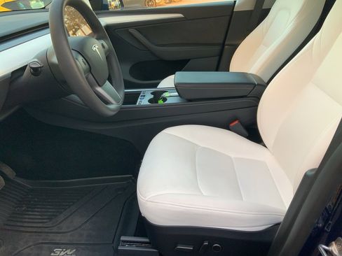 Used 2024 Tesla Model Y Long Range image 17