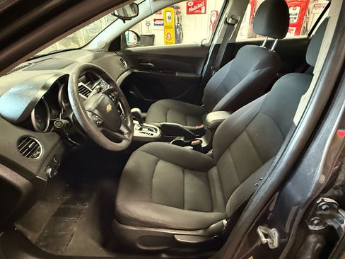 Used 2016 Chevrolet Cruze LT image 10