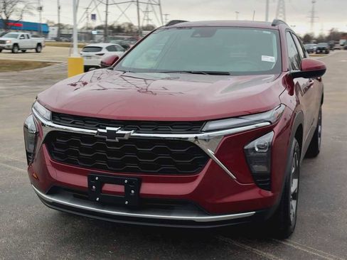 Used 2024 Chevrolet Trax LT w/ Driver Confidence Package image 7