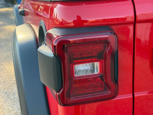 Used 2024 Jeep Wrangler Sport S image 15