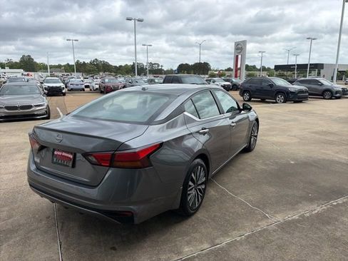 Used 2025 Nissan Altima 2.5 SV FWD image 4