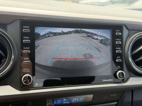 Used 2022 Toyota Tacoma TRD Off-Road w/ Technology Package AWD/4WD image 32