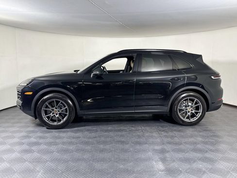 Certified 2025 Porsche Cayenne AWD/4WD image 2