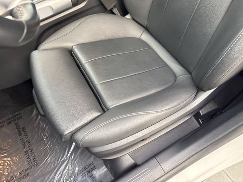 Used 2025 Mercedes-Benz GLB 250 4MATIC image 28
