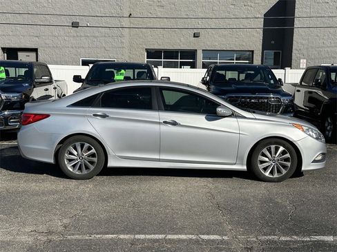 Used 2014 Hyundai Sonata Limited w/ Technology Package 05 image 2