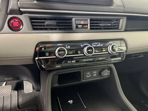 Certified 2025 Honda Pilot Touring image 37