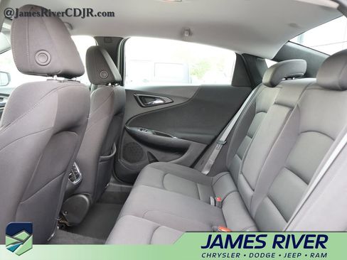 Used 2024 Chevrolet Malibu LT FWD image 17