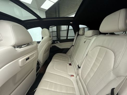 Used 2021 BMW X5 xDrive40i w/ M Sport Package image 32