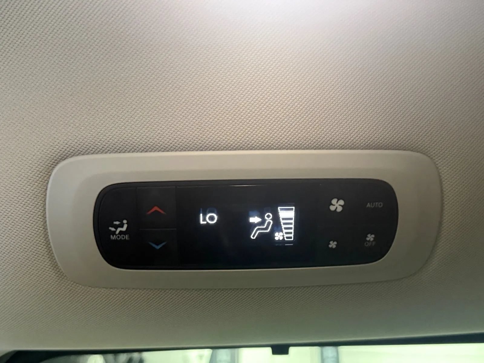 Used 2023 Chrysler Pacifica Touring-L FWD image 30