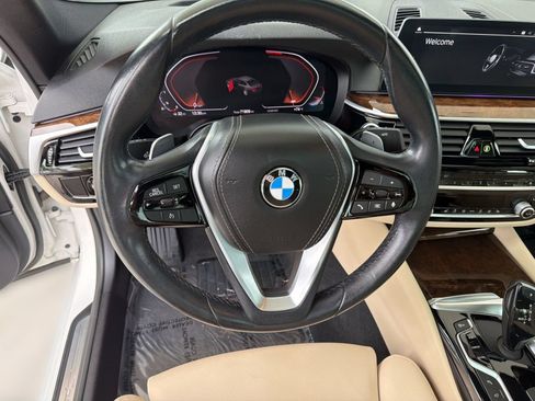 Used 2020 BMW 530i w/ Premium Package RWD image 29