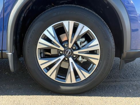 Used 2023 Nissan Rogue SV image 10