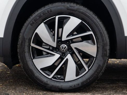 New 2026 Volkswagen Atlas SEL image 7
