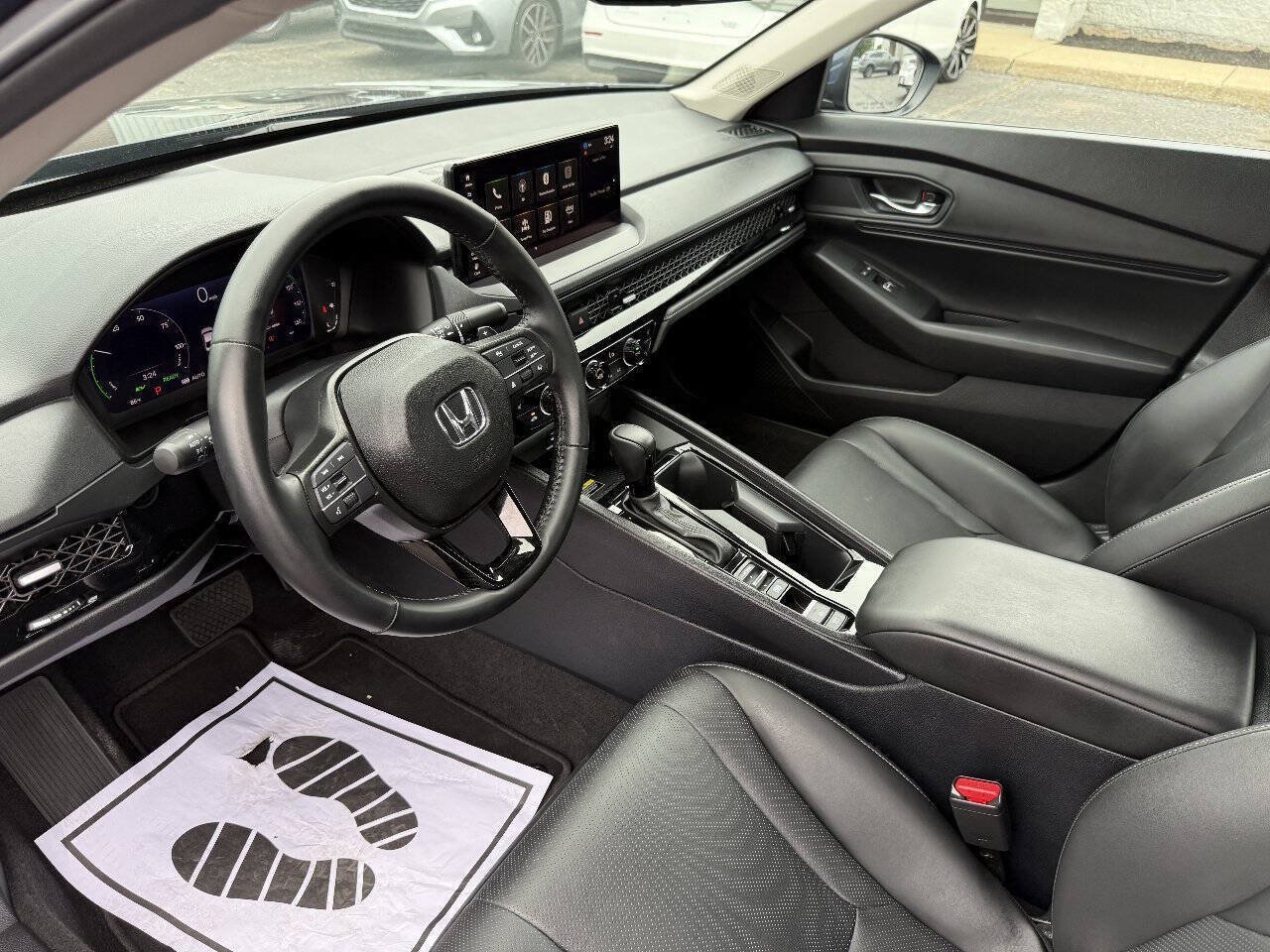 Used 2025 Honda Accord EX-L image 16