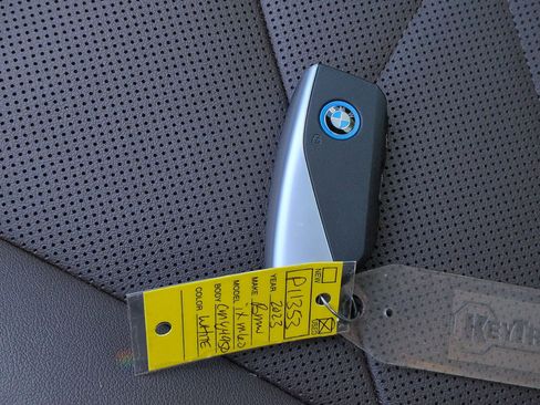 Used 2023 BMW iX xDrive50 w/ Premium Package image 33