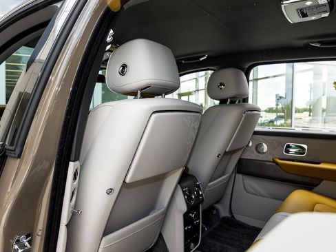 Certified 2025 Rolls-Royce Cullinan AWD/4WD image 37